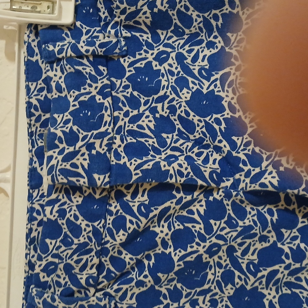 Old Navy Blue Floral Chino Bermuda Shorts - Women’s Size 2 Regular - Picture 5 of 12